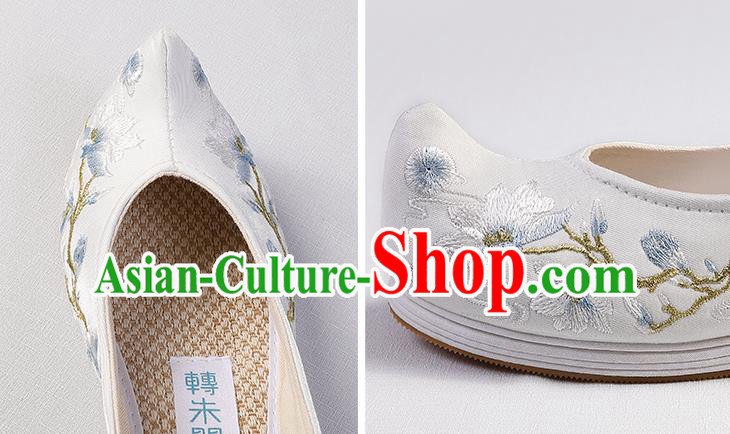 Chinese Handmade Embroidered Mangnolia Shoes Traditional Hanfu Shoes White Cloth Bow Shoes