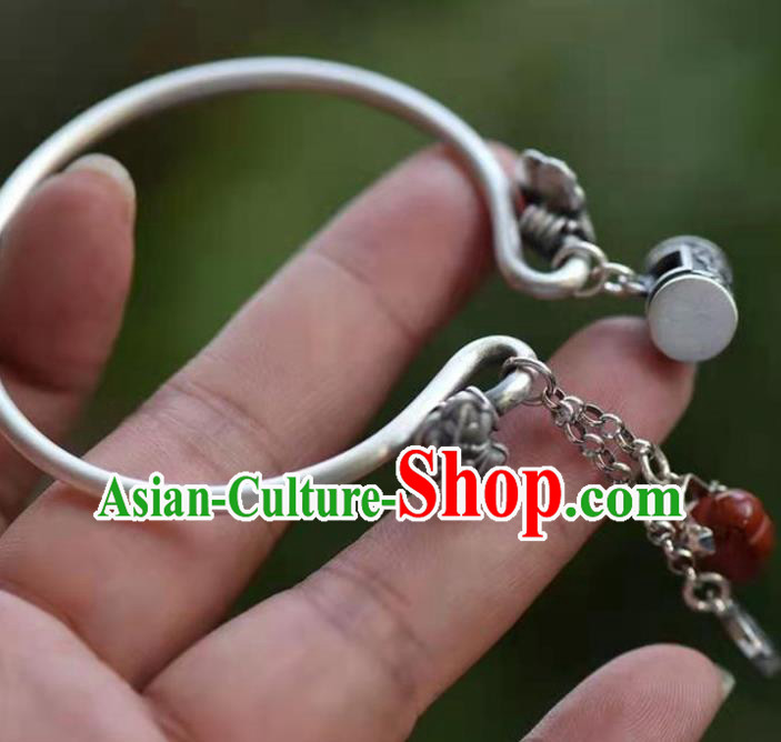 China Handmade Silver Lock Bracelet Traditional Jewelry Accessories National Agate Tassel Bangle