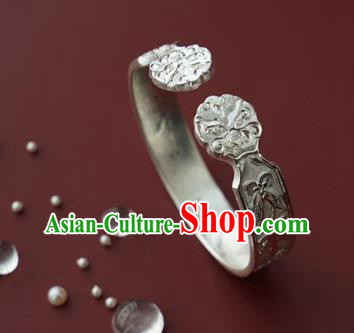 China Handmade Silver Carving Butterfly Bracelet Traditional National Bangle Jewelry Accessories