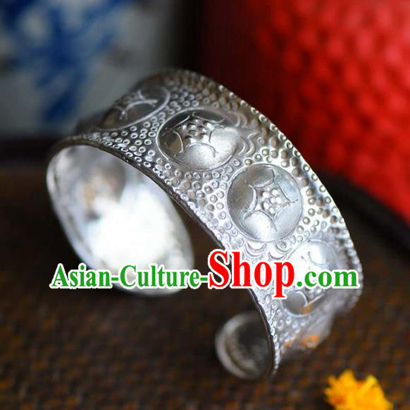 China Handmade Silver Carving Cloud Bracelet Traditional Jewelry Accessories National Ethnic Bangle