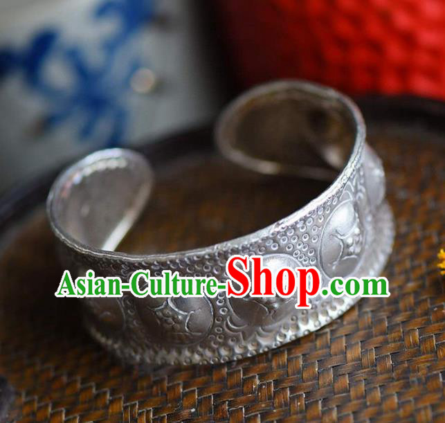 China Handmade Silver Carving Cloud Bracelet Traditional Jewelry Accessories National Ethnic Bangle