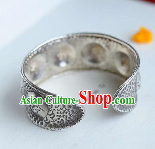 China Handmade Silver Carving Cloud Bracelet Traditional Jewelry Accessories National Ethnic Bangle