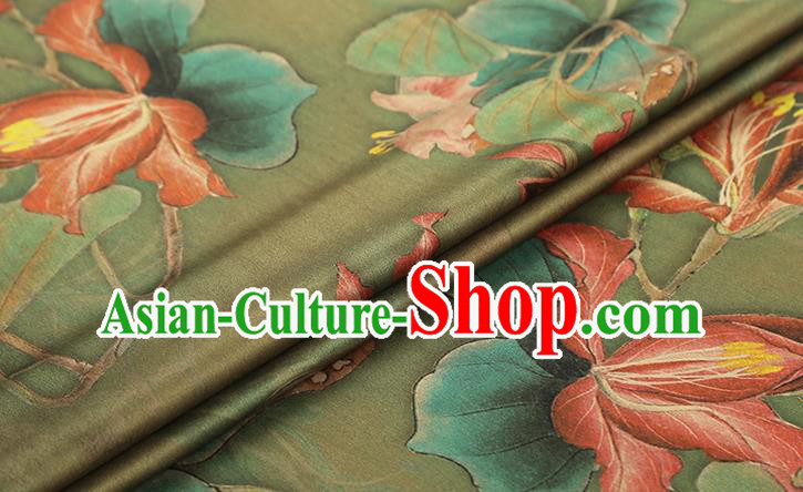 Chinese Traditional Green Silk Drapery Cheongsam Gambiered Guangdong Gauze Fabric Classical Flowers Pattern Brocade