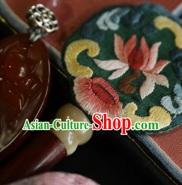 China Traditional Hanfu Pink Silk Fan Wedding Embroidered Chrysanthemum Palace Fan Handmade Fans