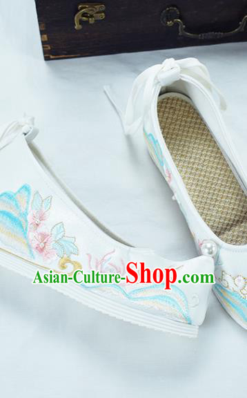 China National White Embroidered Shoes Traditional Ming Dynasty Hanfu Shoes Ancient Princess Shoes