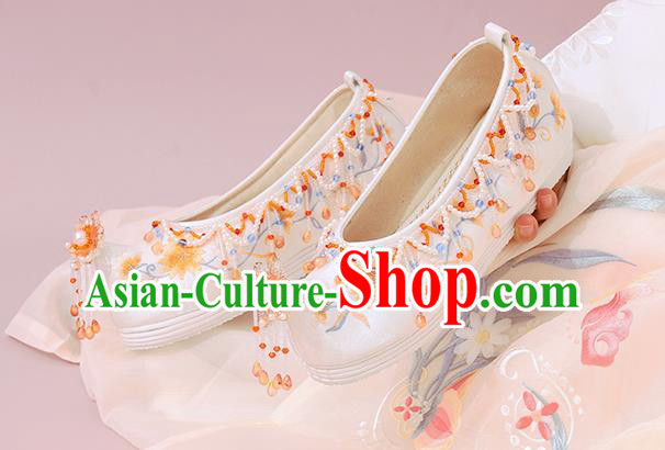 China Traditional National Shoes Classical Beads Tassel Shoes Embroidered Shoes