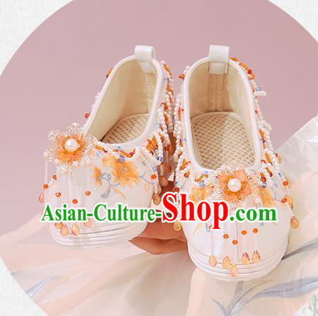 China Traditional National Shoes Classical Beads Tassel Shoes Embroidered Shoes