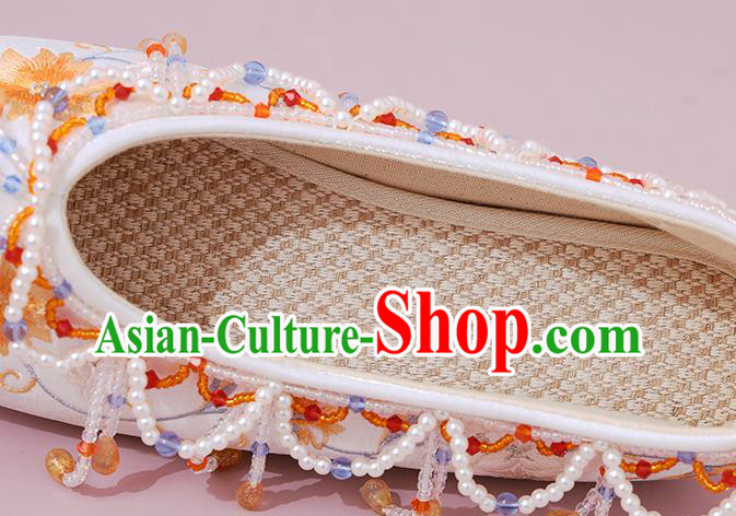 China Traditional National Shoes Classical Beads Tassel Shoes Embroidered Shoes