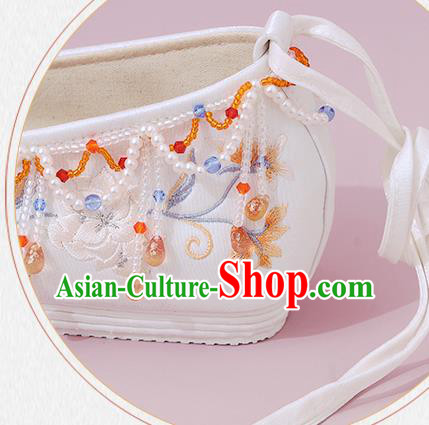 China Traditional National Shoes Classical Beads Tassel Shoes Embroidered Shoes