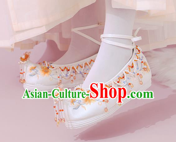 China Traditional National Shoes Classical Beads Tassel Shoes Embroidered Shoes