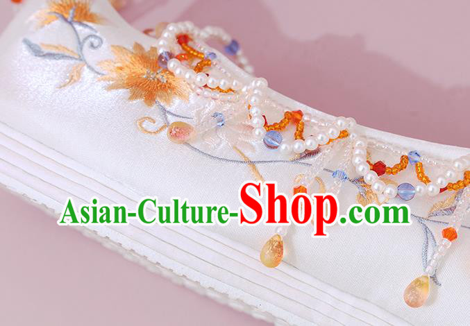 China Traditional National Shoes Classical Beads Tassel Shoes Embroidered Shoes