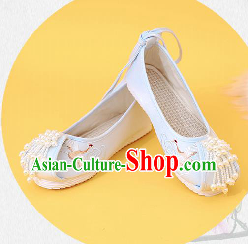China Classical Beads Tassel Shoes Embroidered Epiphyllum Shoes Traditional National Shoes