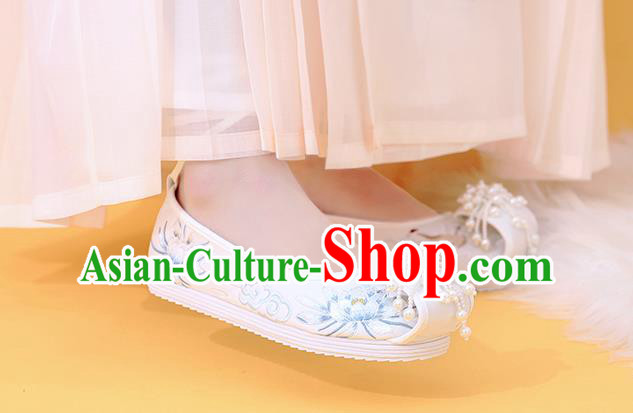 China Classical Beads Tassel Shoes Embroidered Epiphyllum Shoes Traditional National Shoes