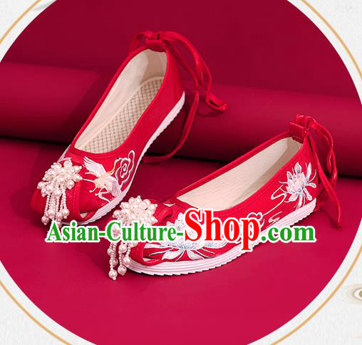 China Red Embroidered Epiphyllum Shoes Traditional National Cloth Shoes Classical Beads Tassel Shoes