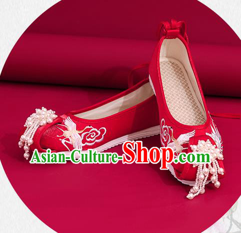 China Red Embroidered Epiphyllum Shoes Traditional National Cloth Shoes Classical Beads Tassel Shoes