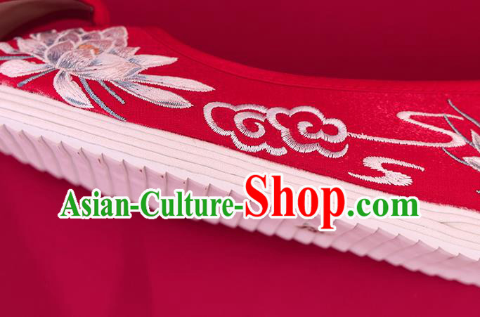 China Red Embroidered Epiphyllum Shoes Traditional National Cloth Shoes Classical Beads Tassel Shoes