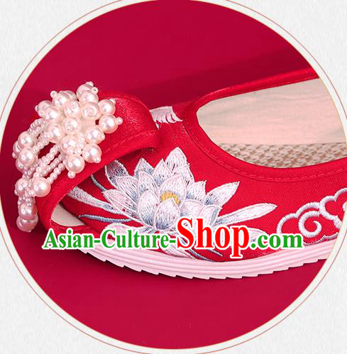 China Red Embroidered Epiphyllum Shoes Traditional National Cloth Shoes Classical Beads Tassel Shoes