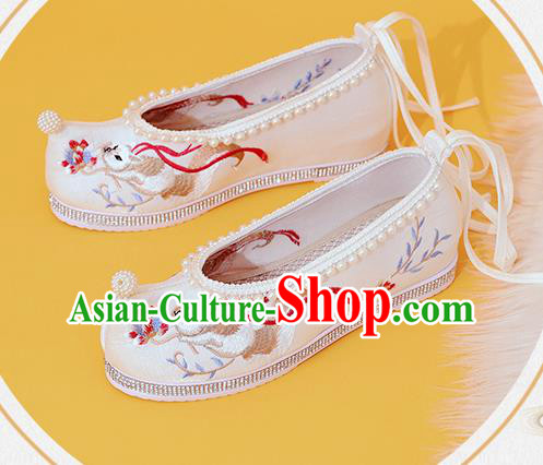 China Classical Beads Shoes Embroidered Fox Shoes Traditional National White Cloth Shoes