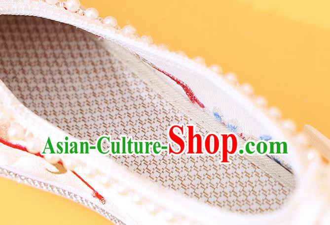 China Classical Beads Shoes Embroidered Fox Shoes Traditional National White Cloth Shoes