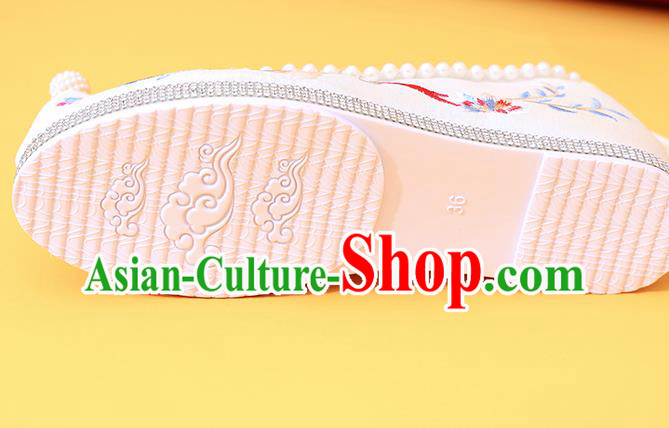 China Classical Beads Shoes Embroidered Fox Shoes Traditional National White Cloth Shoes