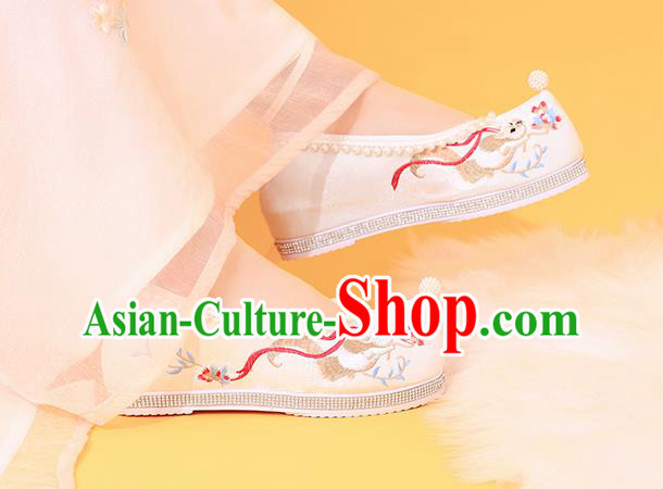 China Classical Beads Shoes Embroidered Fox Shoes Traditional National White Cloth Shoes