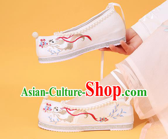 China Classical Beads Shoes Embroidered Fox Shoes Traditional National White Cloth Shoes