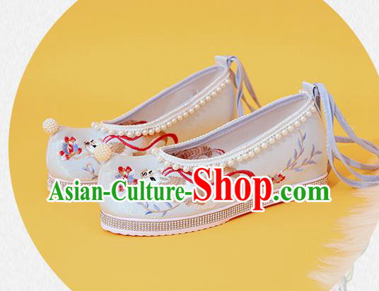 China Classical Beads Shoes Embroidered Fox Shoes Traditional National White Cloth Shoes