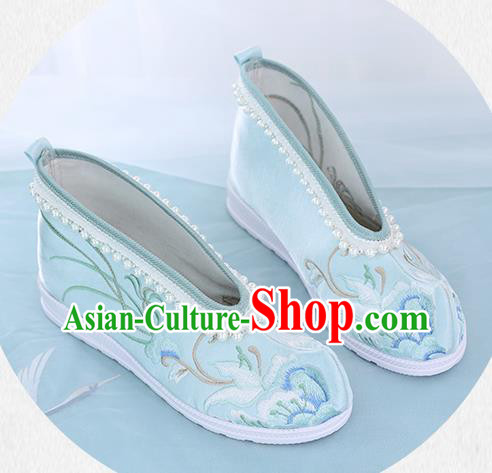 China Ancient Embroidered Shoes National Light Blue Cloth Shoes Traditional Ming Dynasty Princess Shoes