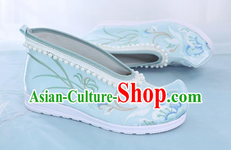 China Ancient Embroidered Shoes National Light Blue Cloth Shoes Traditional Ming Dynasty Princess Shoes