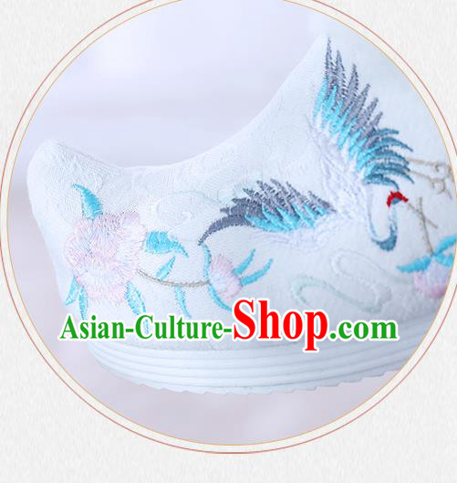 China National Winter Shoes Traditional White Cloth Shoes Embroidered Crane Shoes