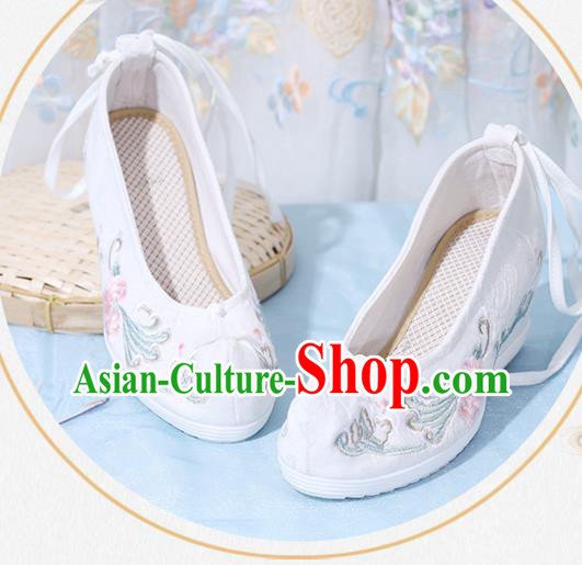 China Embroidered Shoes National Wedge Heel Shoes Traditional White Cloth Shoes