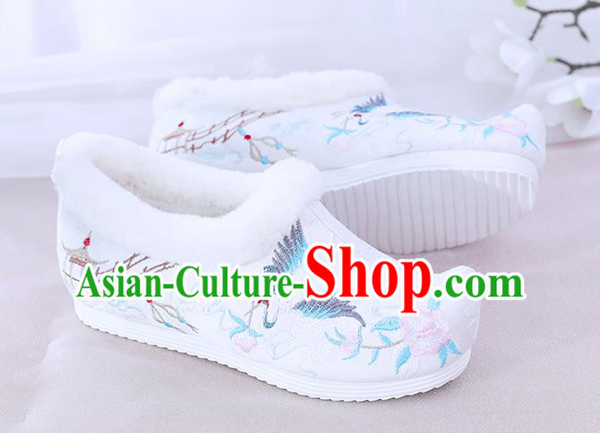 China National Winter Shoes Traditional White Cloth Shoes Embroidered Crane Shoes