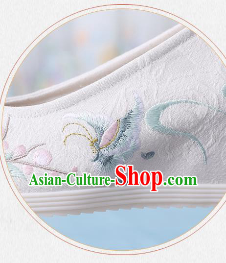 China Embroidered Plum Butterfly Shoes Traditional White Cloth Shoes National Wedge Heel ShoesChina Embroidered Plum Butterfly Shoes Traditional White Cloth Shoes National Wedge Heel Shoes