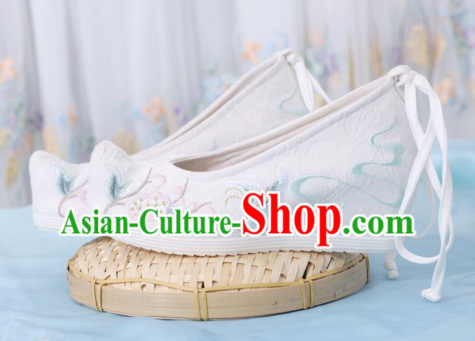 China Embroidered Plum Butterfly Shoes Traditional White Cloth Shoes National Wedge Heel Shoes