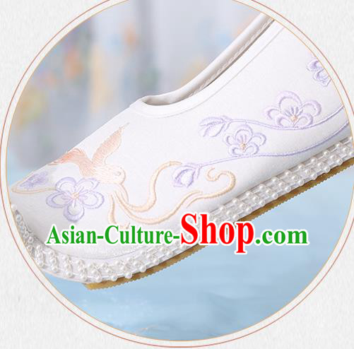 China Ancient Princess Embroidered Shoes Traditional Tang Dynasty Court White Cloth Shoes