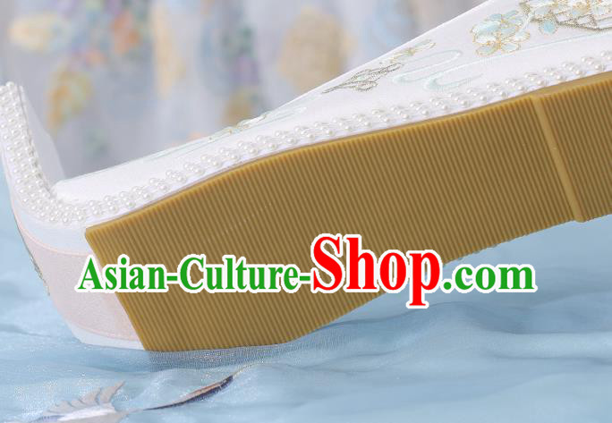 China Ancient Princess Embroidered Shoes Traditional Tang Dynasty Court White Cloth Shoes