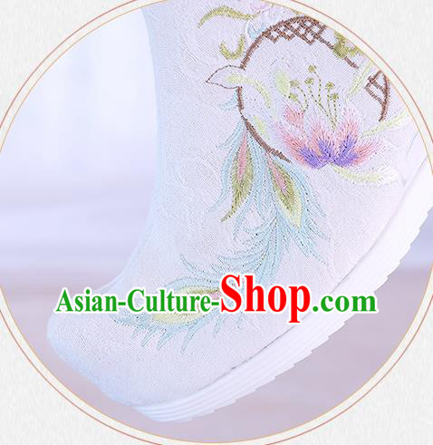 China Embroidered White Boots National Winter Shoes Traditional Handmade Shoes