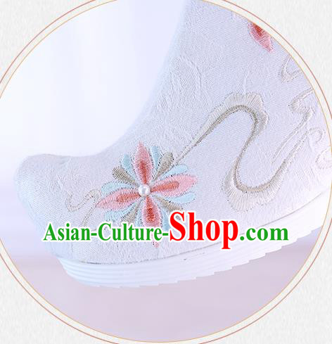 China National Winter Ankle Boots Traditional New Year Shoes Embroidered White Boots