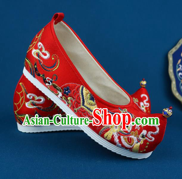 China Traditional Wedding Red Cloth Shoes Ming Dynasty Shoes Embroidered Lion Shoes