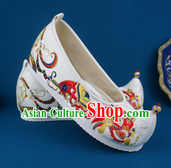 China Embroidered Lion Shoes Traditional Wedding White Cloth Shoes Ming Dynasty Princess Shoes