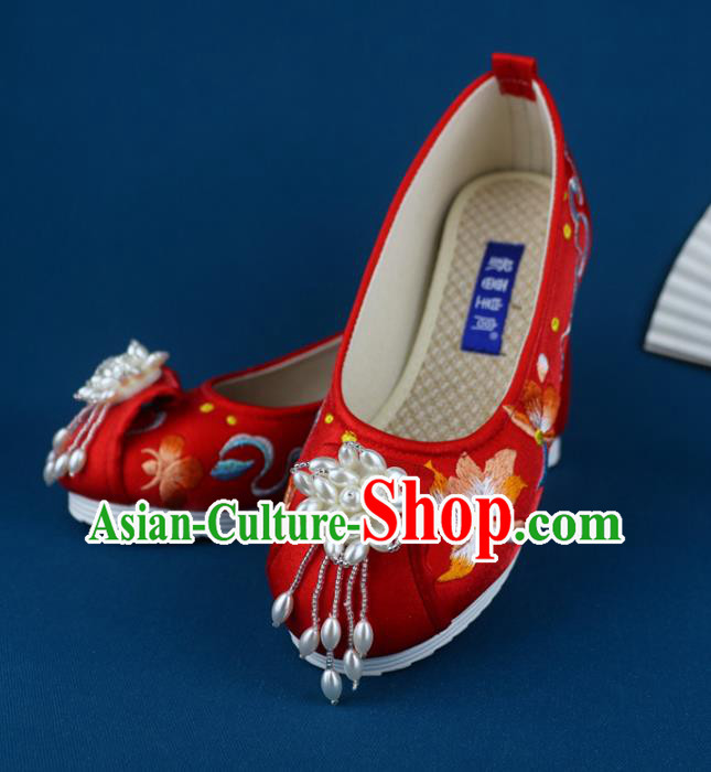 China Embroidered Shoes Traditional Wedding Red Cloth Shoes Pearls Tassel Shoes