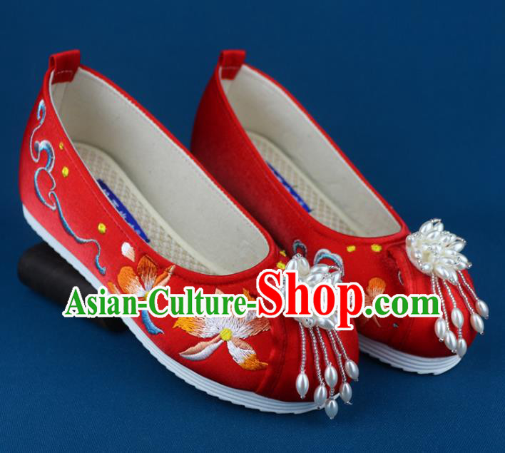 China Embroidered Shoes Traditional Wedding Red Cloth Shoes Pearls Tassel Shoes