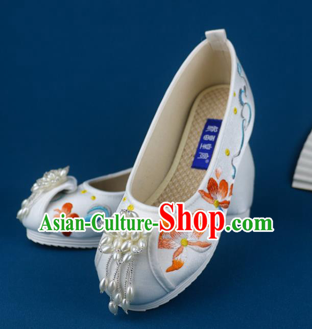 China Pearls Tassel Shoes Embroidered Shoes Traditional Wedding White Cloth Shoes