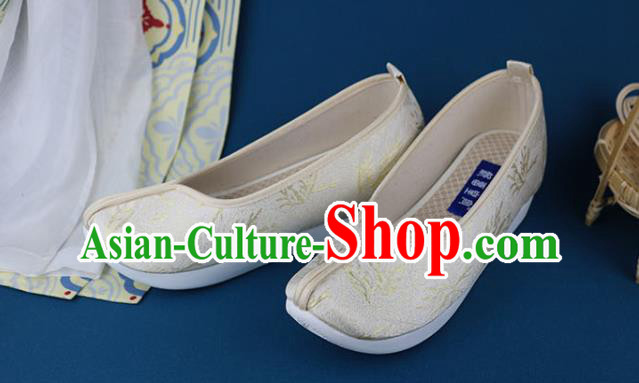 China Traditional Ming Dynasty Beige Brocade Shoes Ancient Princess Shoes