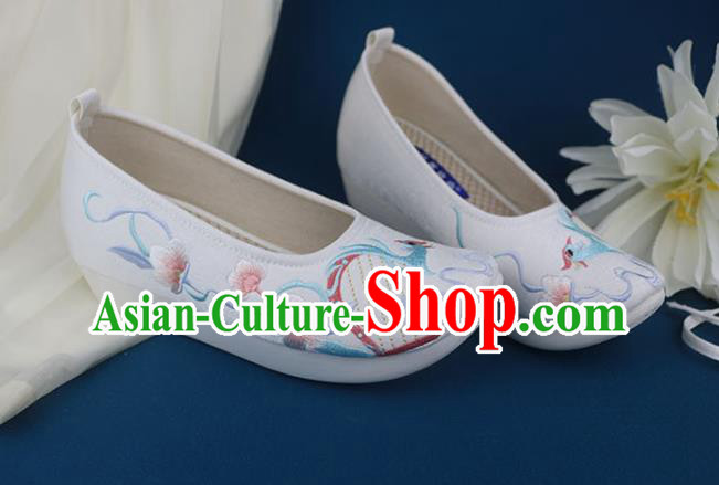 China Traditional Ming Dynasty Shoes Classical Dance Shoes Embroidered White Shoes