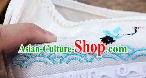 China Embroidered Crane Shoes Traditional Hanfu Bow Shoes Handmade National Pearls Shoes