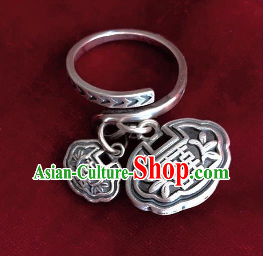 Chinese Handmade Ethnic Silver Carving Lock Ring National Wedding Circlet Jewelry