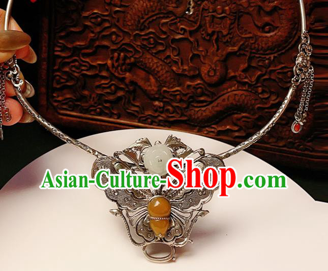 China Traditional Silver Butterfly Necklace Accessories Handmade Wedding Yellow Jadeite Gourd Necklet