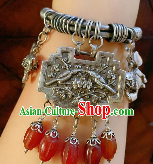 Handmade Chinese Silver Lock Bracelet Accessories Traditional Culture Jewelry Agate Tassel Bangle