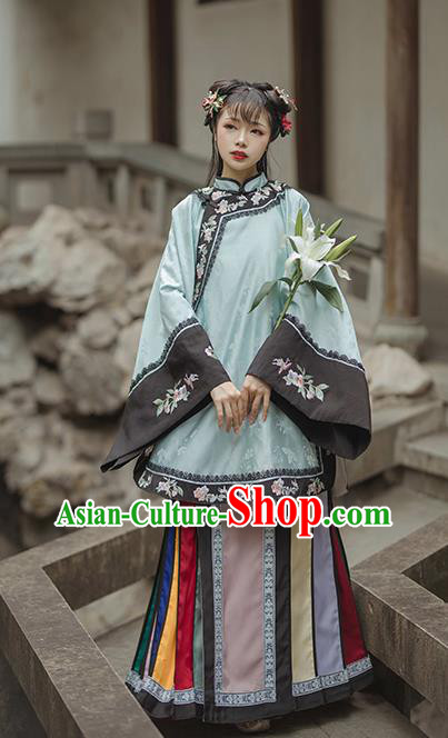 China Traditional Qing Dynasty Rich Female Embroidered Clothing Ancient Patrician Lady Historical Costumes